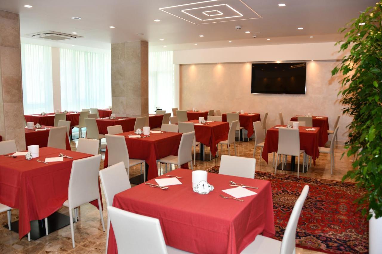 Hotel Playa Bibione Buitenkant foto