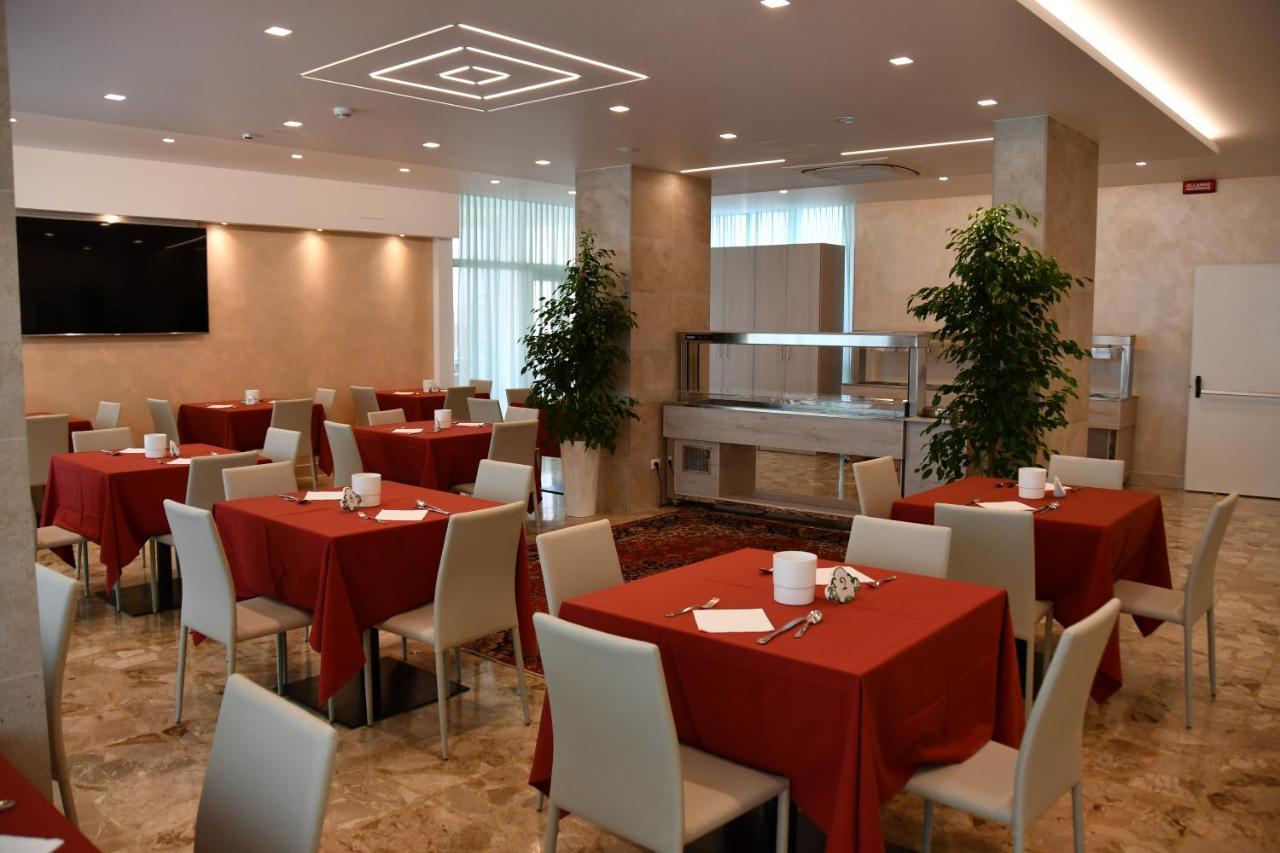 Hotel Playa Bibione Buitenkant foto