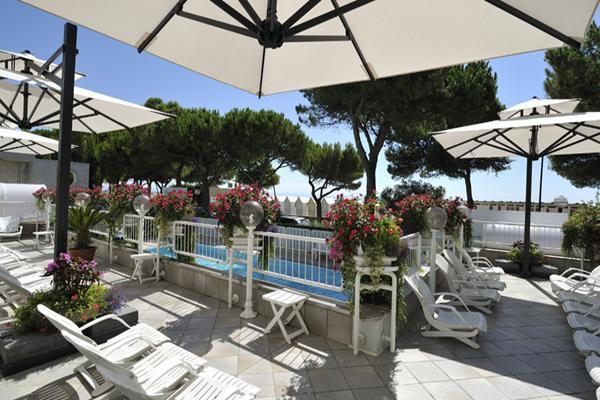 Hotel Playa Bibione Buitenkant foto