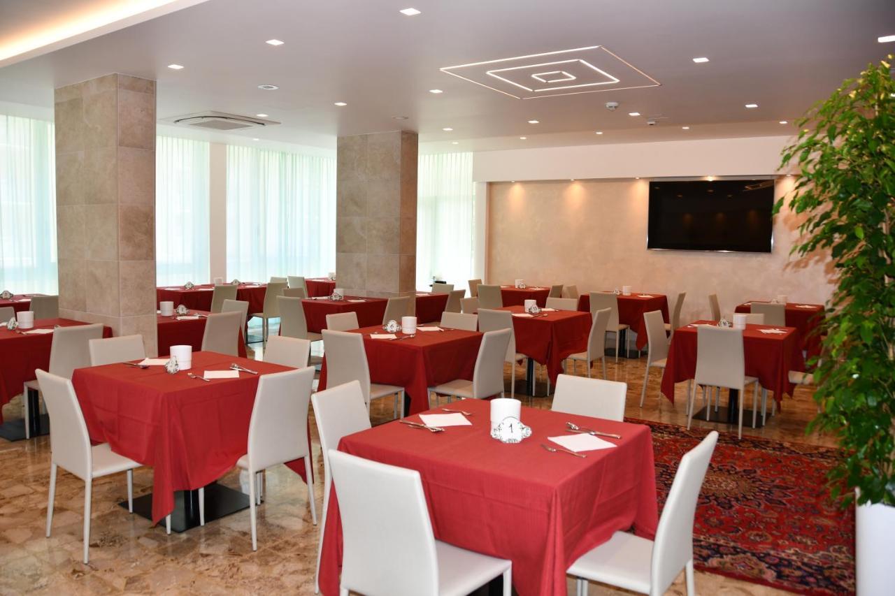 Hotel Playa Bibione Buitenkant foto