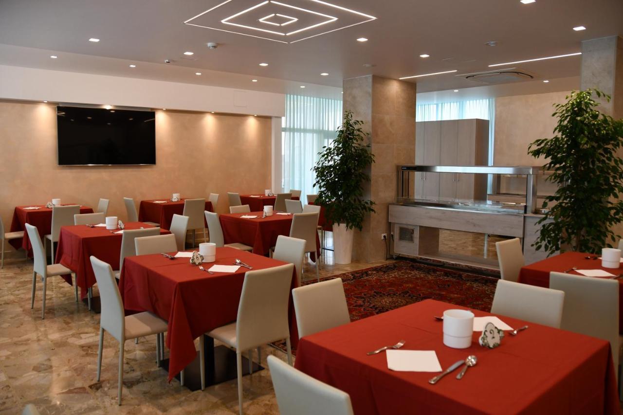 Hotel Playa Bibione Buitenkant foto
